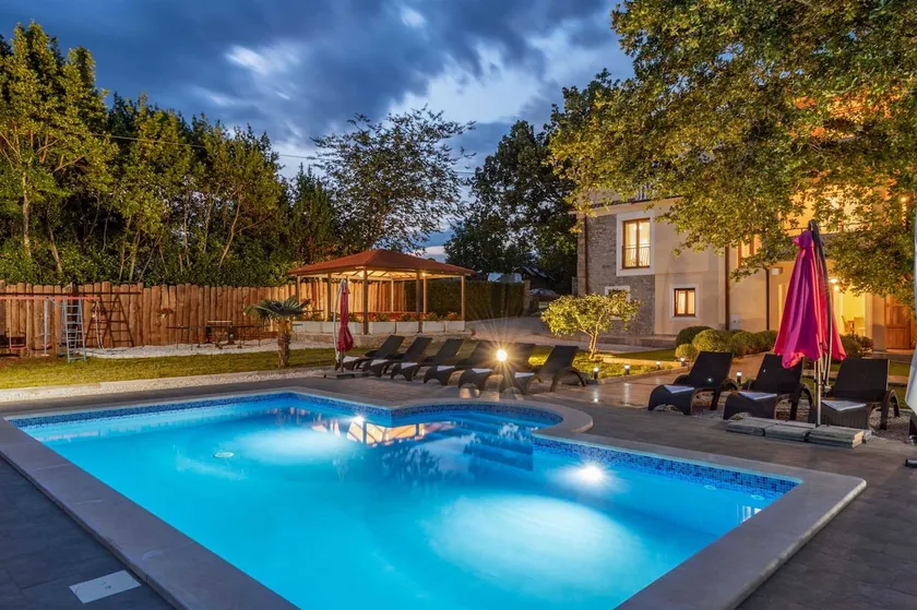 Luxury and comfort in a hidden summer hideout - Image 1