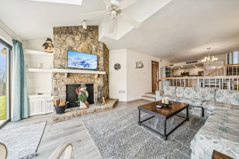 Sleeps 7, 2BR, 4 BED, Ski IN/OUT, Pool , 7 Springs - Image 1