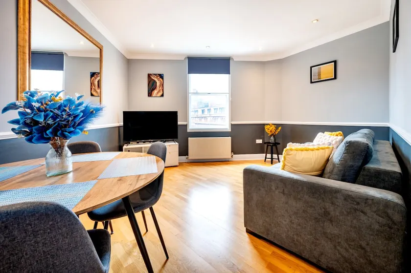 Elegant 1 Bedroom in Cambridge Circus - Image 1