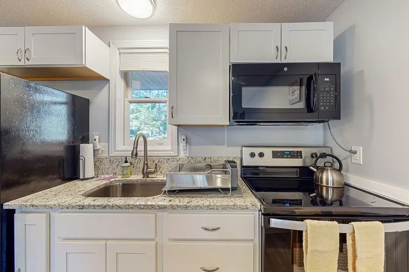 1BR with pool & tennis, walk to Lake Winnipesaukee - Image 1