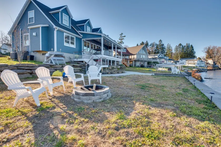Family Home on Lake Newton w Deck & Fire Pit - Image 1