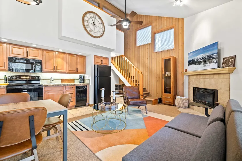 Spacious Condo in Bend! Prime Location! - Image 1