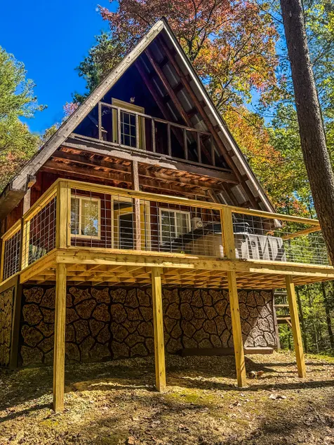 Rustic Cabin Retreat Near RRG Hot Tub - Image 1