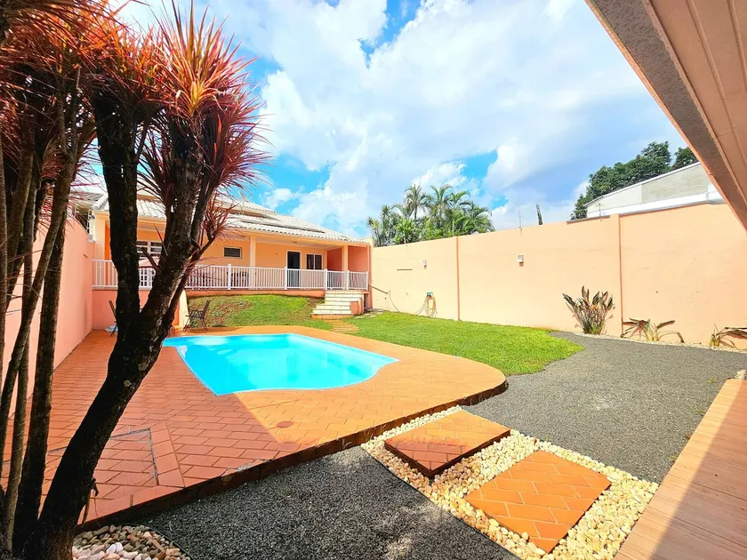 4-bedroom house with pool near Paraguay and Itaipu - Image 1