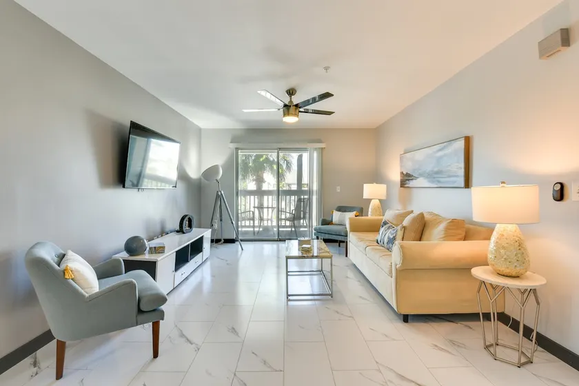 Coastal Luxe Retreat Near Dining, Shopping, Golf - Image 1