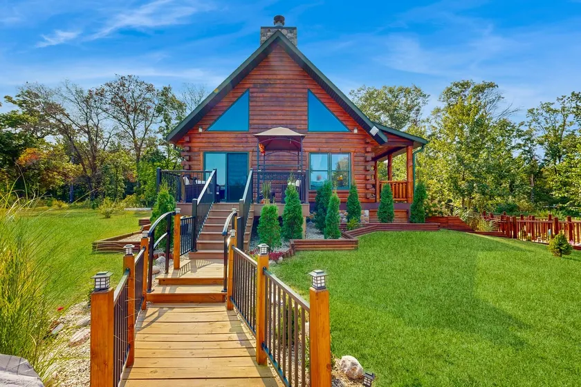 Serene Nature Cabin with Fire Pit & Deck near Golf - Image 1