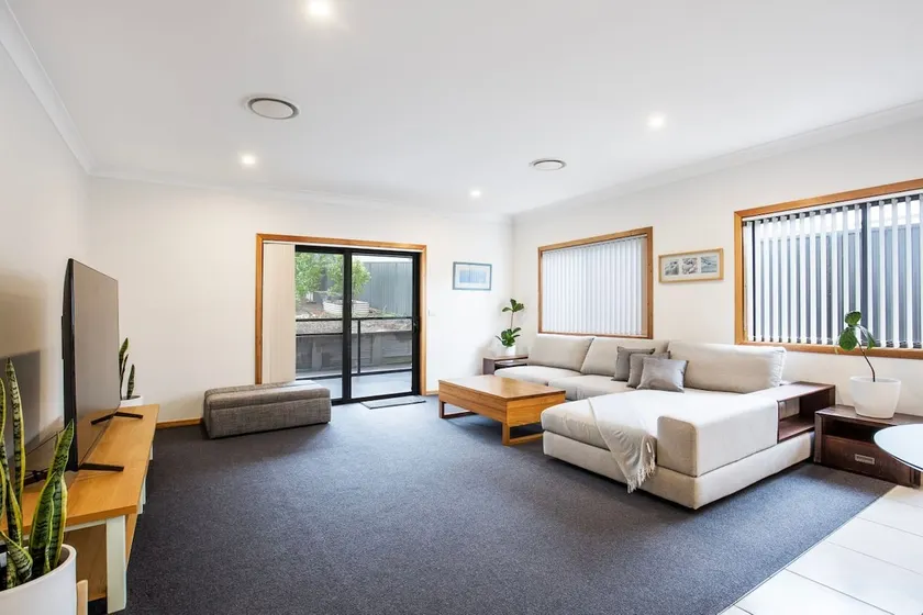 Tangerine - Pet Friendly - 3 Mins Walk to Beach - Image 1