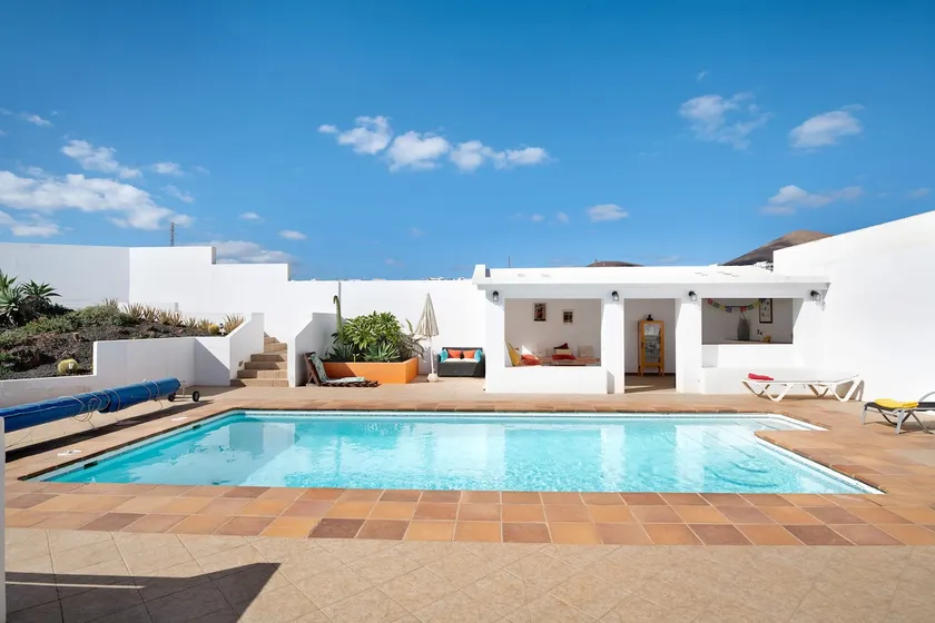 Casa de férias \"Casa Sol y Mar Tías\" com vista para o mar, piscina partilhada e acesso Wi-Fi - Image 1