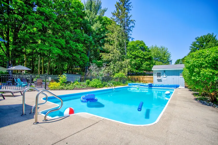 Woodcliff Cottage with Heated Private Pool-Family Friendly - Image 1
