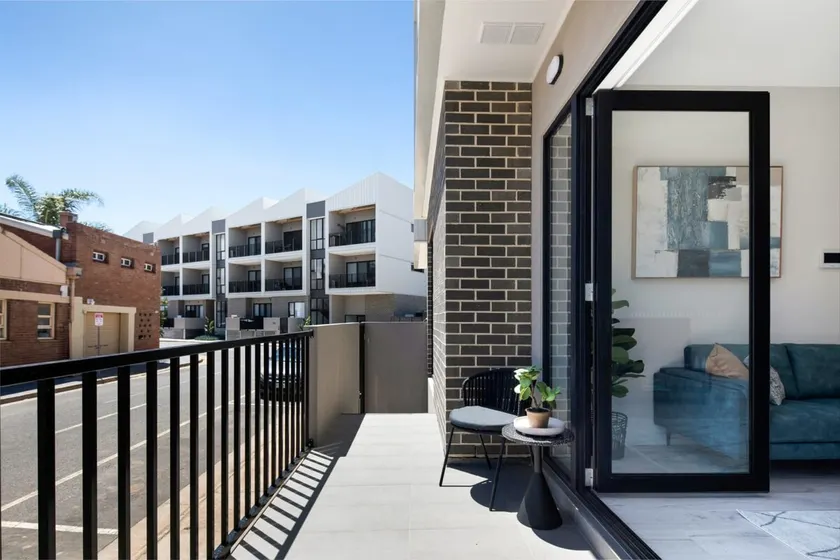 Spacious 1 Bedroom in Port Adelaide - Image 1