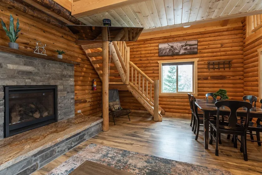 330 E Trail Road Cabin Secluded Mountain Getaway - Image 1