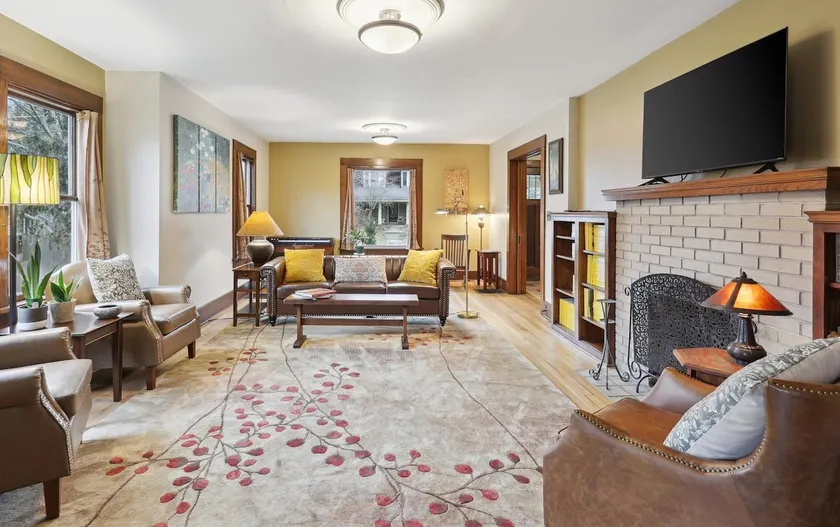 Moss Cottage | Historic home + Easy walk to campus - Image 1