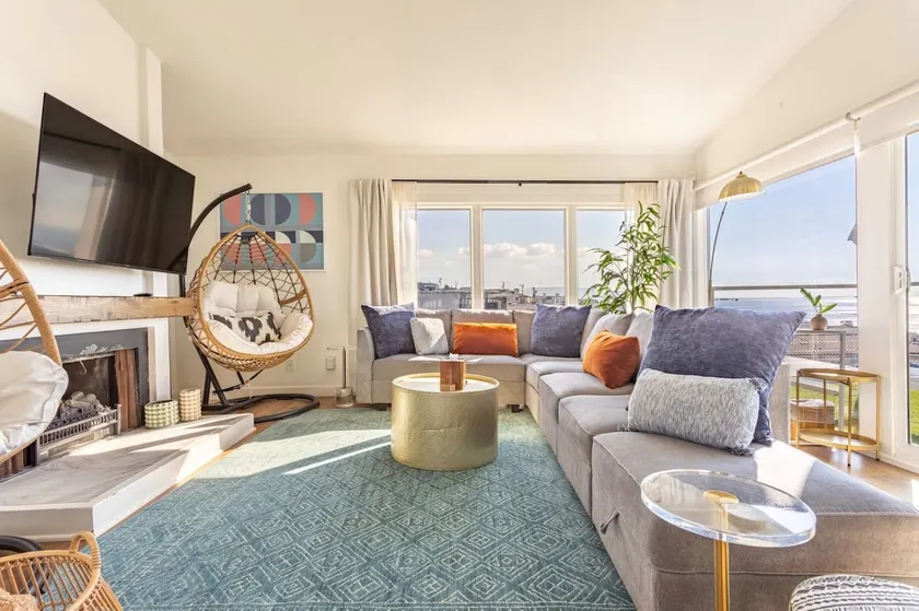 Huge Beach Home Near LA Stadiums I Balcony Parking - Image 1