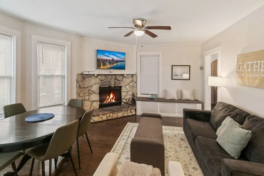 Cozy W fireplace Near DT Libertyville & Naval Base - Image 1