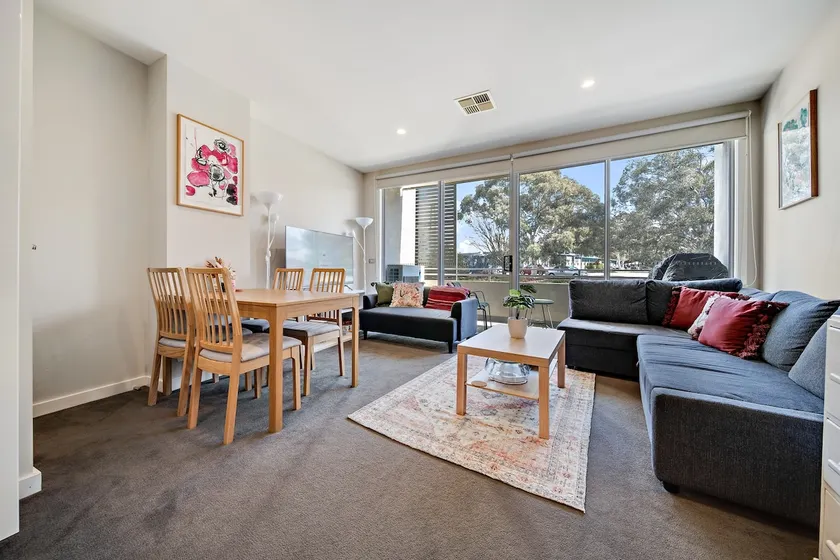 Tranquil Apartment in Green, Well Connected Suburb - Image 1