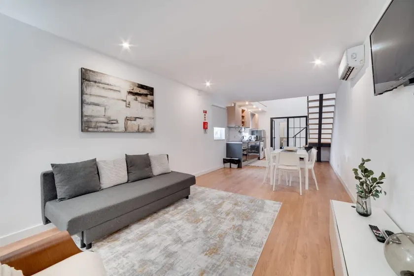Spacious & Modern Belem Duplex with A/C - Image 1