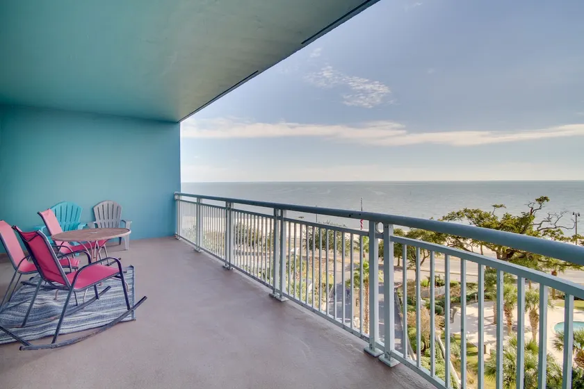 Gulfport Condo with Views: Walk to Beach - Image 1