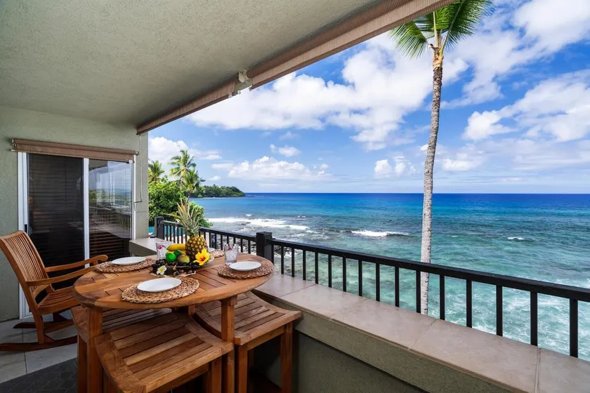 Banyan Tree 301: Oceanfront 2/2 Remodeled with AC - Image 1