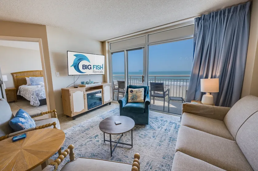 Amazing Baywatch 3BR with Pools Direct Ocean Front - Image 1