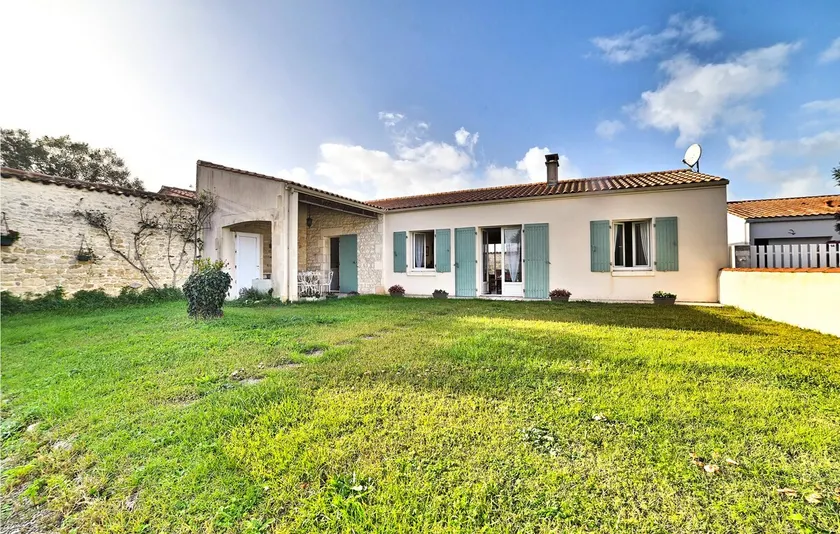 2 bedroom beautiful home in Saint-Pierre-d'Oléron - Image 1