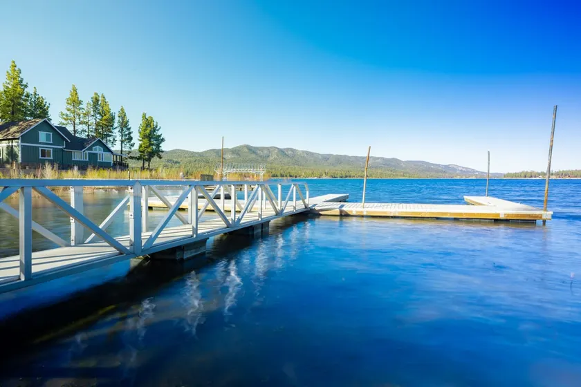 * ENKELT STORY RESORT CABIN ~ Promenera till Lake / Village ~ - Image 1