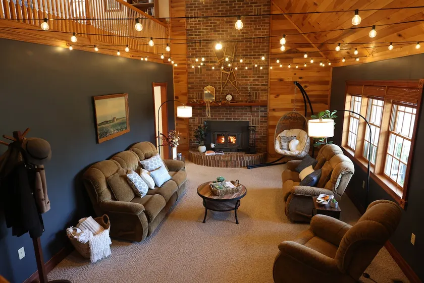 Spacious Family Home w/ Fireplace & Fire Pit - Image 1