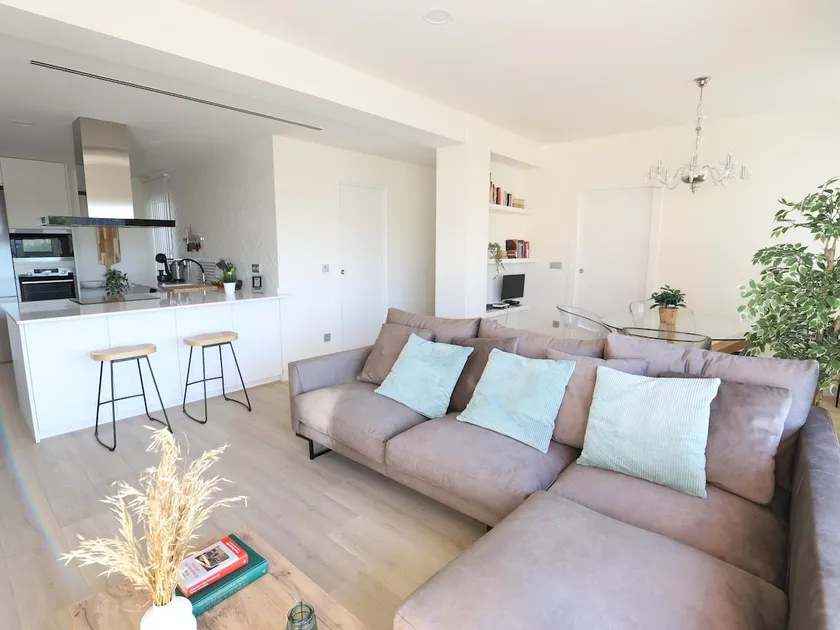 Stunning 3 bedroom apartment! - Image 1