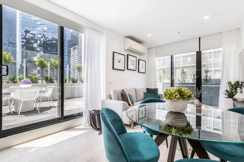 Huge private wrap-around terrace near Crown Casino - Image 1