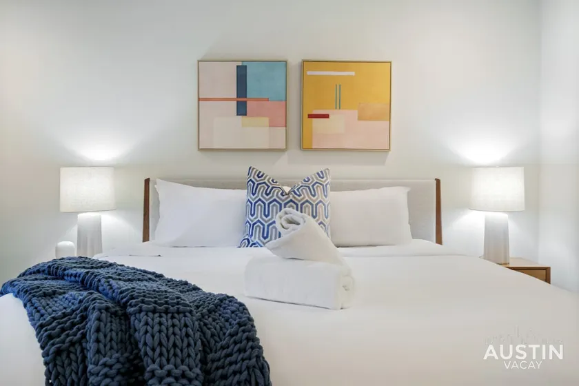 Close to Barton Springs + Zilker | King BR + Patio - Image 1