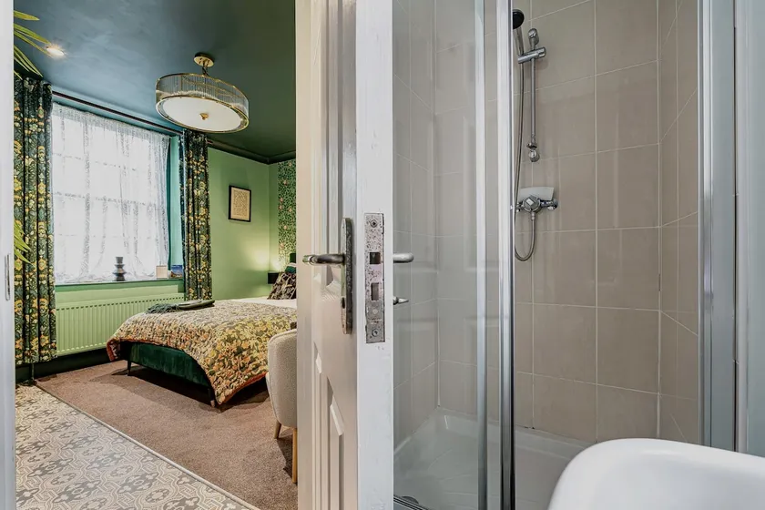 Apartment-Bathroom with Shower-Two Russell - Image 1