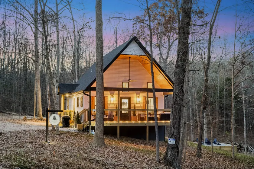 White Pines Lodge | Sauna + EV Charger in No - Image 1