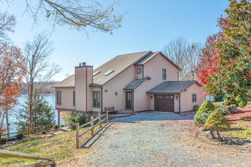 Private Dock Lake Views & Outdoor Fun - Image 1