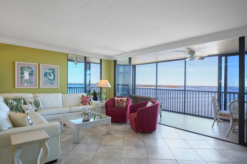 Charmant appartement de vacances adapté aux familles avec piscine chauffée, terrasse et jacuzzi | Vue plage | Plage à proximité - Image 1