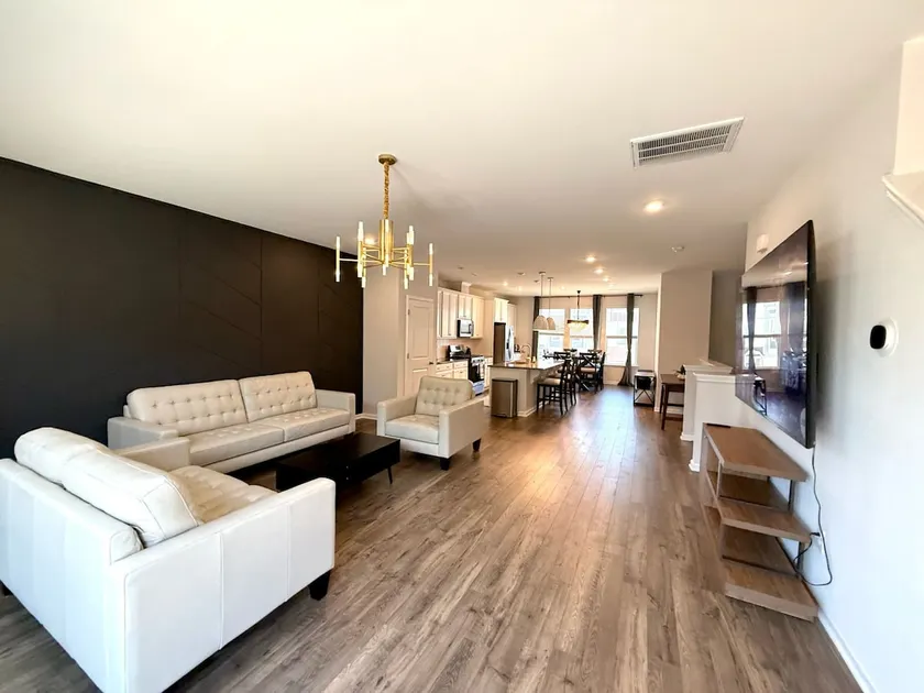 Xanadu - New-By RDU w/Heated Indoor Pool&Gym - Image 1