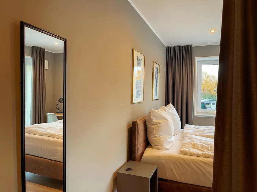 Apt. Princess Eloise | Designer Apartment | Room - Image 1