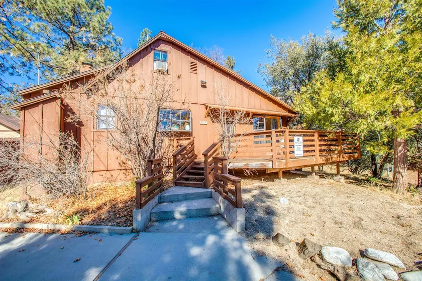 Pine Haven Retreat - Image 1