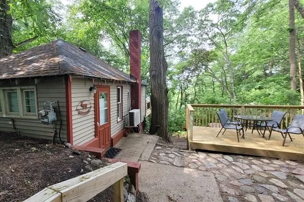 Sparta Hillside Cabin Hot tub Wi-Fi Dog Friendly - Image 1