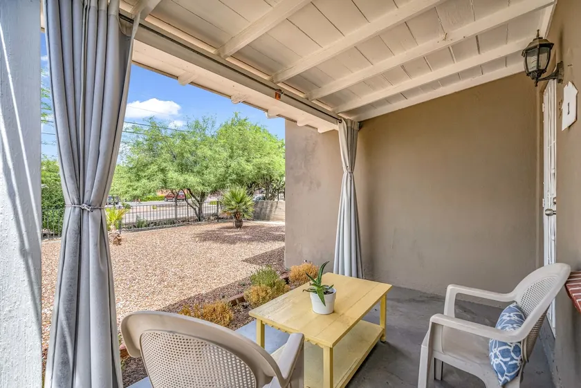Walkable Summer Luxury Unit | Prime UofA 1BR - Image 1