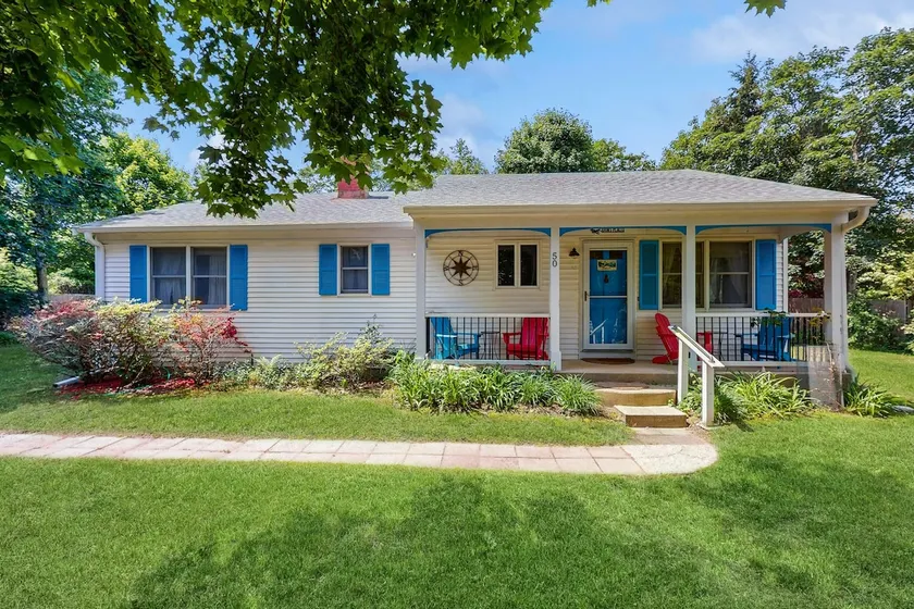 Great Ranch Style Home In Edgartown with Gas Grill - Image 1