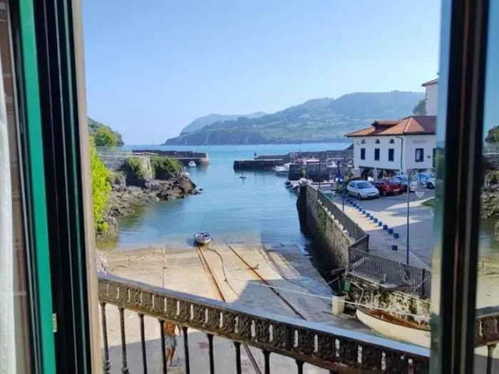 MUNDAKA Old Port - Image 1