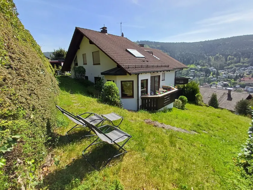 Vacation home with panoramic view - Image 1