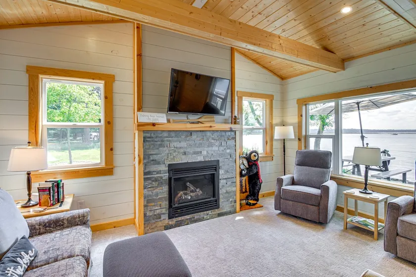Lake Hubert Cabin w/ Private Deck + Boat Dock - Image 1