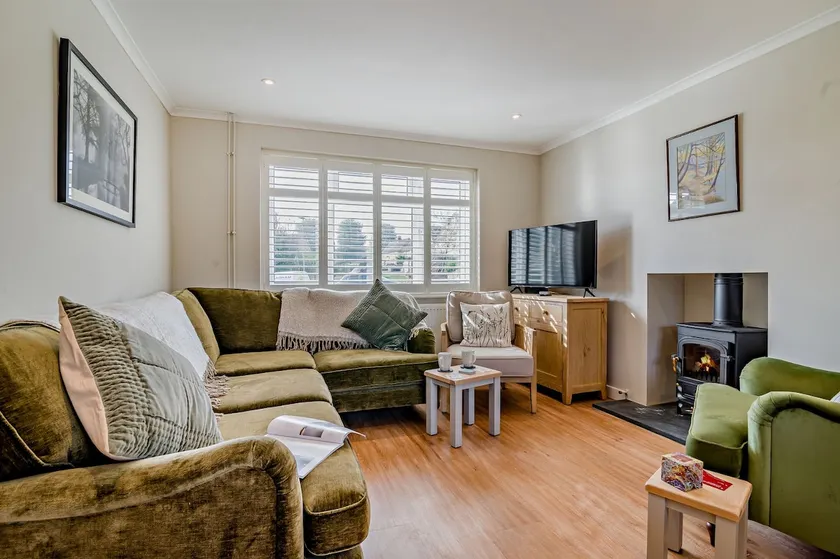 Cosy, excellently located, dog friendly - Ways End - Image 1