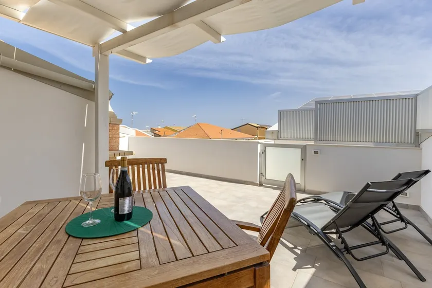Luna Apartment - Image 1