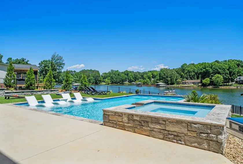 Brand New 4K+ sq ft house with pool/hot tub - Image 1
