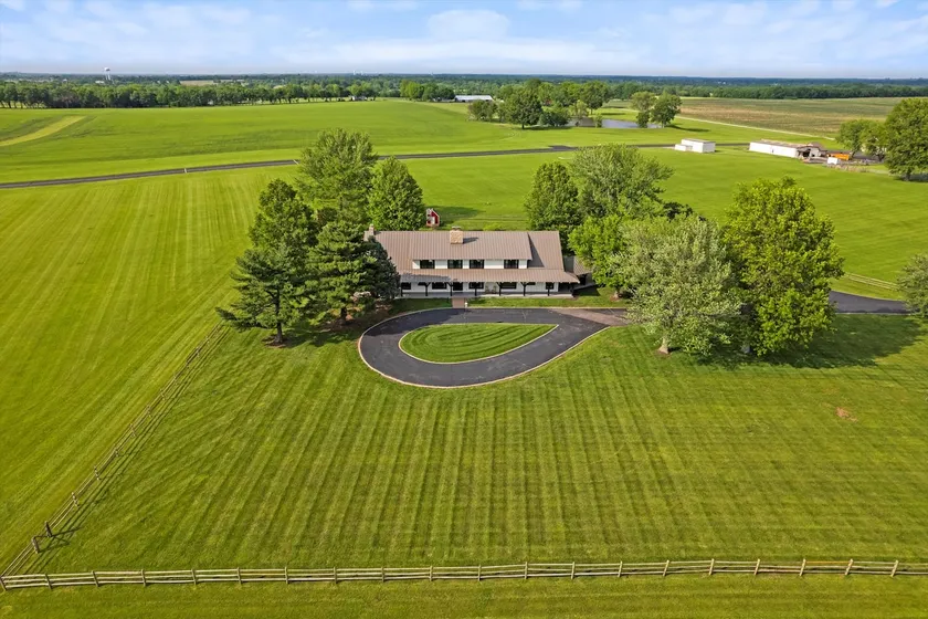 Landing(43M0)- Sleeps 20 + Airway Strip + Hot Tub - Image 1