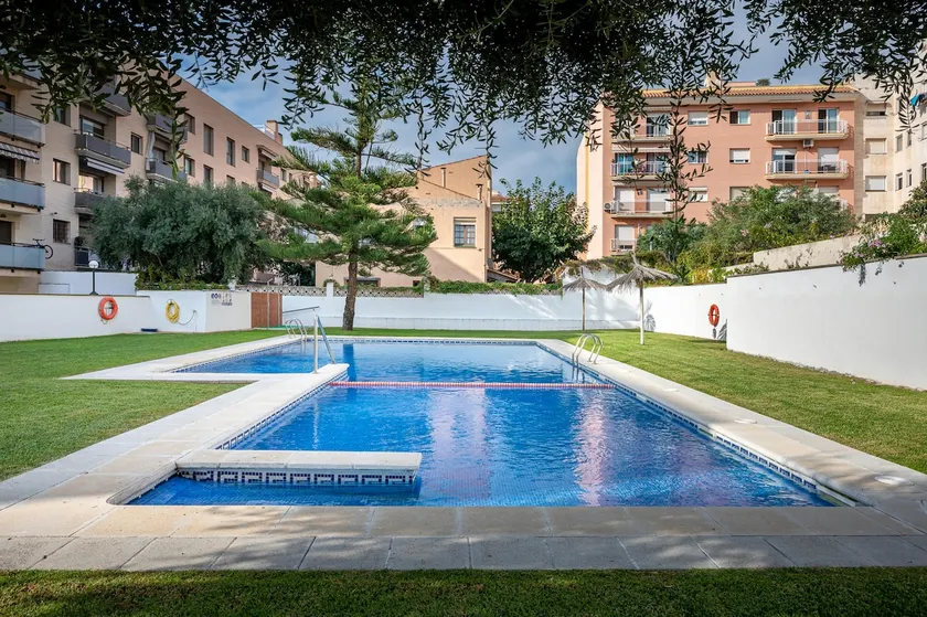 AT018 Penthouse with pool and A/C, 5 minutes from the beach - Image 1
