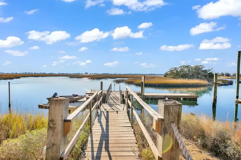 E-Fishin-Sea Studio-Waterfront on Marshwalk! - Image 1