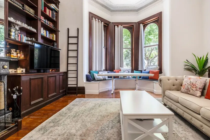 Elwood Manor - A Restored Art-Deco Gem - Image 1