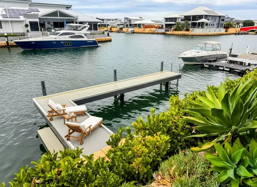 Mariners Cove Luxury Canal Home - Image 1